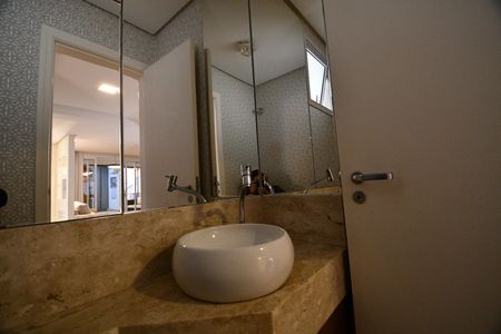 Casa de condomínio à venda com 200m², 3 quartos e 4 vagasLavabo