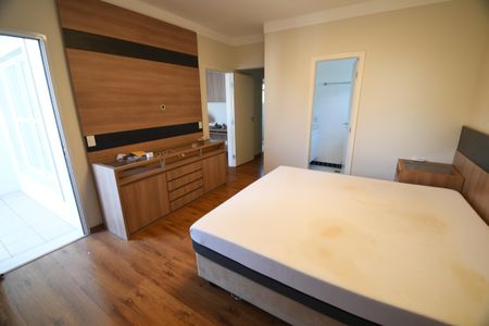 Casa de condomínio à venda com 200m², 3 quartos e 4 vagasSuíte 3