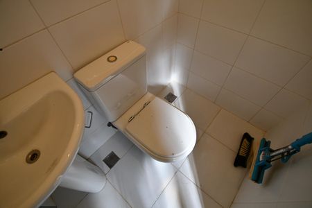 Casa de condomínio à venda com 200m², 3 quartos e 4 vagasBanheiro de serviço