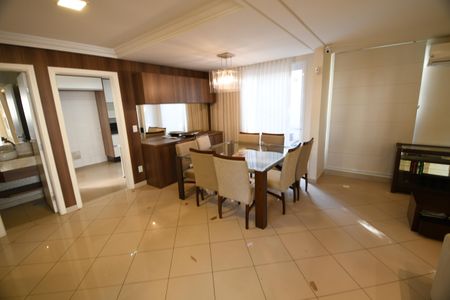 Casa de condomínio à venda com 200m², 3 quartos e 4 vagasSala