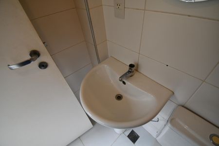 Casa de condomínio à venda com 200m², 3 quartos e 4 vagasBanheiro de serviço