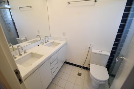 Casa de condomínio à venda com 200m², 3 quartos e 4 vagasBanheiro da Suíte 1