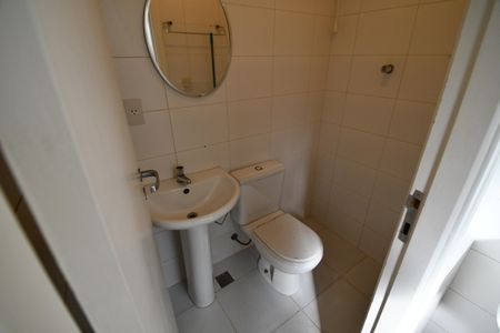 Casa de condomínio à venda com 200m², 3 quartos e 4 vagasBanheiro de serviço