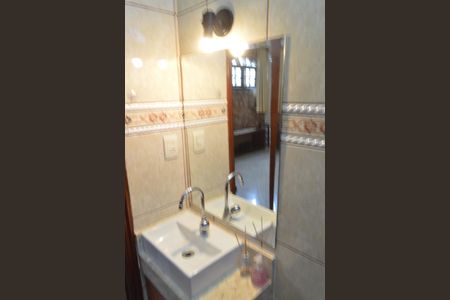 Casa à venda com 219m², 3 quartos e 3 vagasBanheiro Social