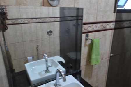 Casa à venda com 219m², 3 quartos e 3 vagasBanheiro da Suíte 1