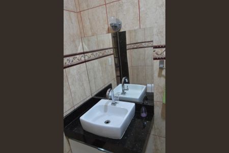 Casa à venda com 219m², 3 quartos e 3 vagasBanheiro da Suíte 1