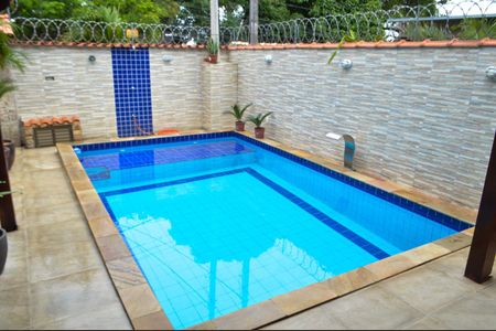 Casa à venda com 219m², 3 quartos e 3 vagasPiscina