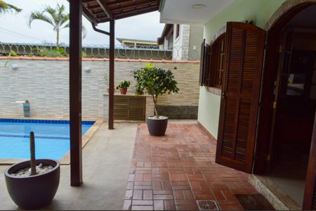 Casa à venda com 219m², 3 quartos e 3 vagasPiscina