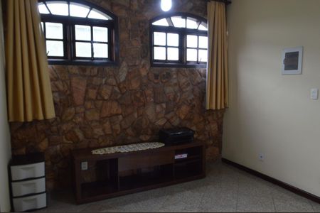 Casa à venda com 219m², 3 quartos e 3 vagasSala 2