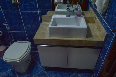 Casa à venda com 219m², 3 quartos e 3 vagasBanheiro da Suíte 2