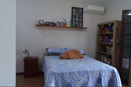 Casa à venda com 219m², 3 quartos e 3 vagasSuíte 2