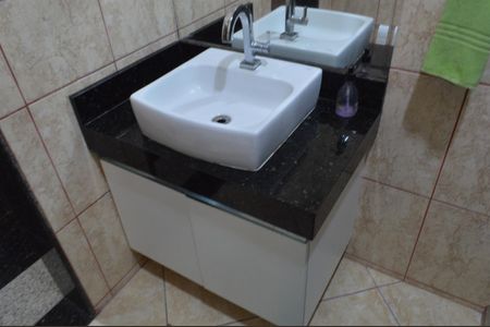 Casa à venda com 219m², 3 quartos e 3 vagasBanheiro da Suíte 1