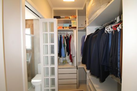 Casa à venda com 230m², 3 quartos e 5 vagasSuíte 2 - Closet