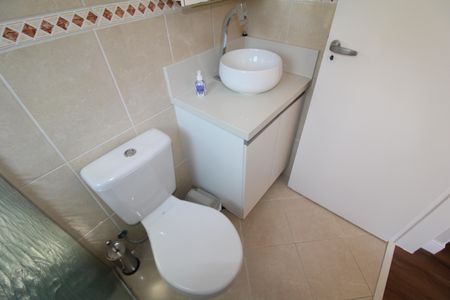 Casa à venda com 230m², 3 quartos e 5 vagasSuíte 1 - Banheiro