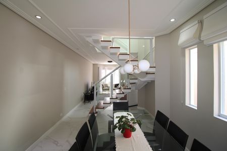 Casa à venda com 230m², 3 quartos e 5 vagasSala