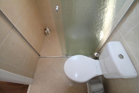 Casa à venda com 230m², 3 quartos e 5 vagasSuíte 1 - Banheiro