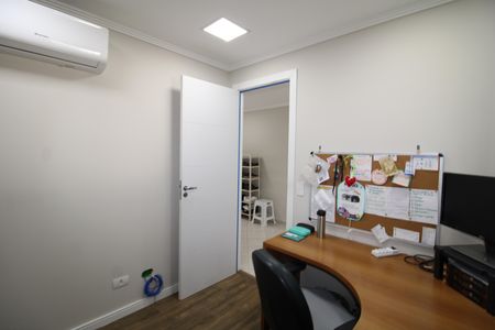 Casa à venda com 230m², 3 quartos e 5 vagasEscritório