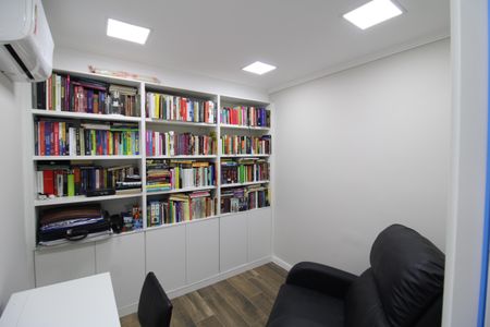 Casa à venda com 230m², 3 quartos e 5 vagasBiblioteca