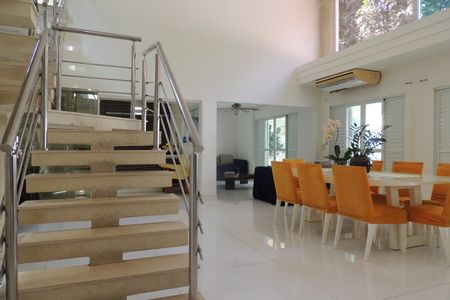 Casa de condomínio para alugar com 600m², 4 quartos e 2 vagasSala