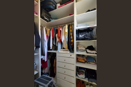 Casa de condomínio para alugar com 600m², 4 quartos e 2 vagasCloset da suíte 3