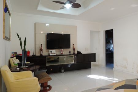 Casa de condomínio para alugar com 600m², 4 quartos e 2 vagasSala