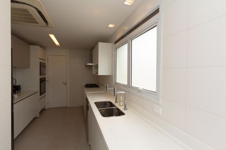 Apartamento à venda com 275m², 3 quartos e 5 vagas Apartamento à venda com 275m², 3 quartos e 5 vagasCozinha