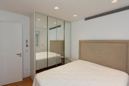 Apartamento à venda com 275m², 3 quartos e 5 vagas Apartamento à venda com 275m², 3 quartos e 5 vagasSuíte 1