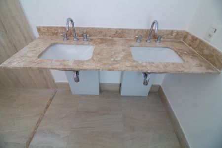 Apartamento à venda com 136m², 3 quartos e 2 vagasBanheiro da Suíte 3