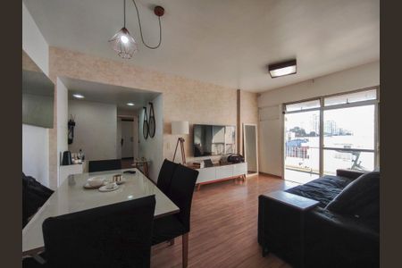 Apartamento à venda com 81m², 2 quartos e 1 vaga Apartamento à venda com 81m², 2 quartos e 1 vagaSala