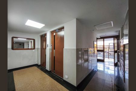 Apartamento à venda com 81m², 2 quartos e 1 vaga Apartamento à venda com 81m², 2 quartos e 1 vagaFachada e portaria