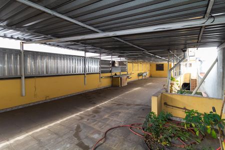 Casa à venda com 165m², 3 quartos e 2 vagas Casa à venda com 165m², 3 quartos e 2 vagasTerraço