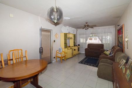 Casa à venda com 165m², 3 quartos e 2 vagas Casa à venda com 165m², 3 quartos e 2 vagasSala