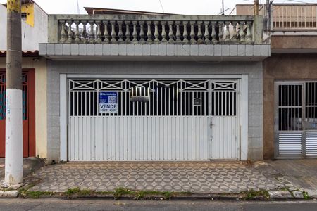 Casa à venda com 165m², 3 quartos e 2 vagas Casa à venda com 165m², 3 quartos e 2 vagasFachada