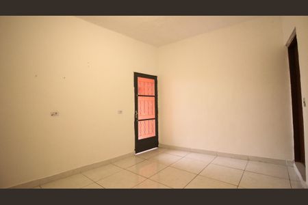 Casa para alugar com 90m², 2 quartos e sem vaga Casa para alugar com 90m², 2 quartos e sem vagaSala