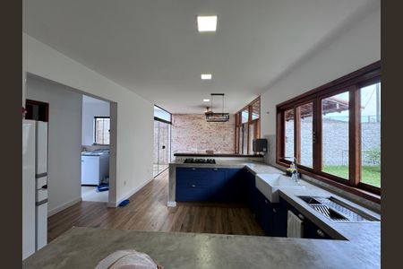 Casa à venda com 150m², 4 quartos e 2 vagasCozinha