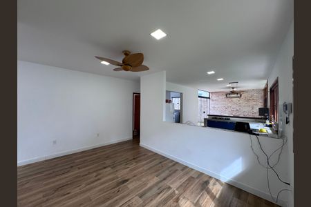 Casa à venda com 150m², 4 quartos e 2 vagasSala