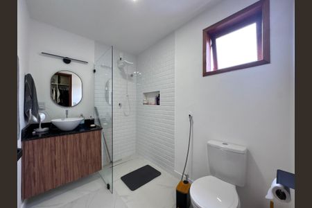 Casa à venda com 150m², 4 quartos e 2 vagasSuíte 1 - Master - Banheiro