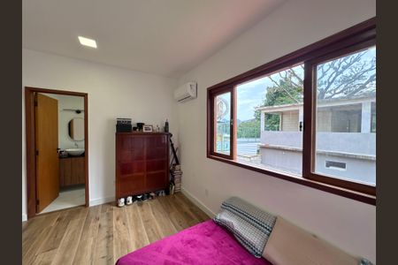 Casa à venda com 150m², 4 quartos e 2 vagasSuíte 2