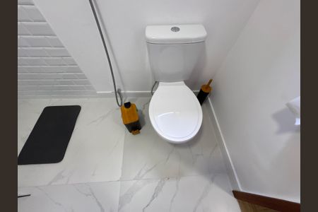 Casa à venda com 150m², 4 quartos e 2 vagasSuíte 1 - Master - Banheiro