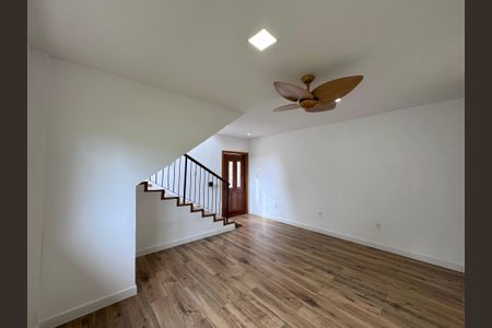 Sala de casa à venda com 4 quartos, 150m² em Vargem Grande, Rio de Janeiro