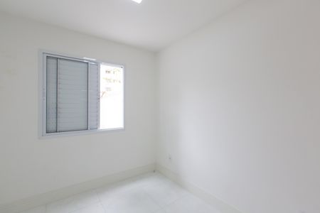 Quarto 1 de apartamento para alugar com 2 quartos, 60m² em Vila Carmosina, São Paulo