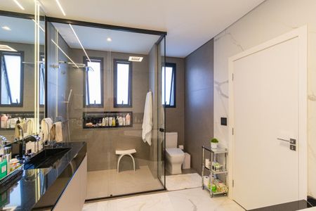 Casa de condomínio à venda com 384m², 4 quartos e 4 vagasBanheiro da suíte 4