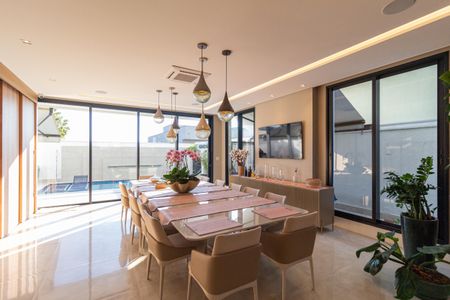 Casa de condomínio à venda com 384m², 4 quartos e 4 vagasSala