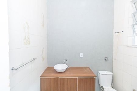 Apartamento para alugar com 55m², 2 quartos e sem vagaBanheiro