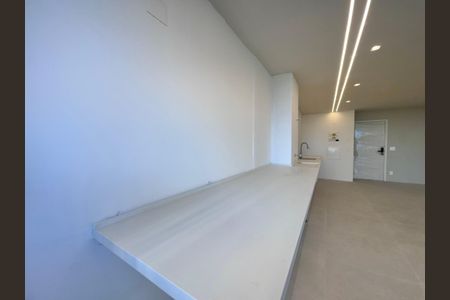 Apartamento à venda com 115m², 3 quartos e 2 vagas Apartamento à venda com 115m², 3 quartos e 2 vagasCozinha e Área de Serviço