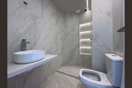 Apartamento à venda com 115m², 3 quartos e 2 vagas Apartamento à venda com 115m², 3 quartos e 2 vagasSuíte Banheiro