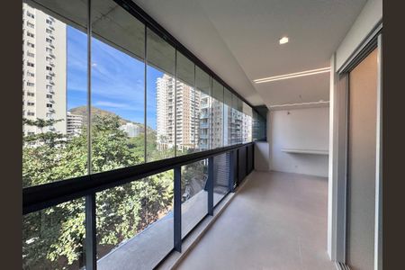 Apartamento à venda com 115m², 3 quartos e 2 vagas Apartamento à venda com 115m², 3 quartos e 2 vagasVaranda
