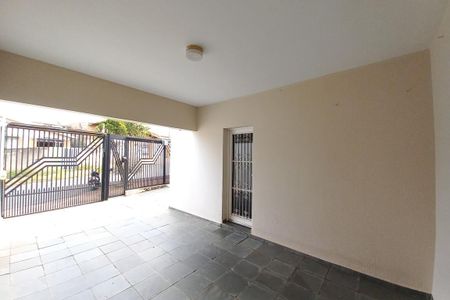 Casa à venda com 322m², 4 quartos e 2 vagas Casa à venda com 322m², 4 quartos e 2 vagasGaragem