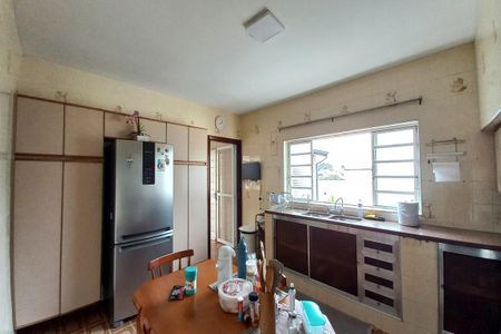 Casa à venda com 322m², 4 quartos e 2 vagas Casa à venda com 322m², 4 quartos e 2 vagasCozinha