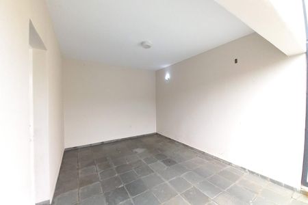 Casa à venda com 322m², 4 quartos e 2 vagas Casa à venda com 322m², 4 quartos e 2 vagasGaragem